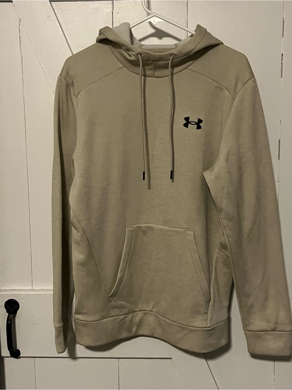 Light Under Armour sweatshirt